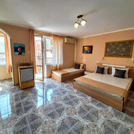 Guest house Art Rozalia 3*