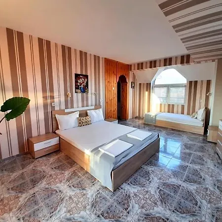 Guest house Art Rozalia 3*